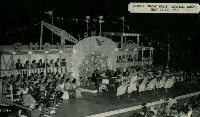 Lowell Showboat VI - POSTCARD